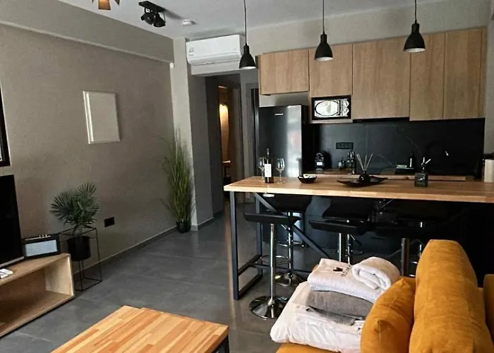 Old Cinema - Stylishly Decorated Retreat With Pool Or Jacuzzi By The Sea In The Heart Of βy Mana Gers Apartamento Laganas