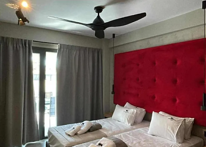 Old Cinema - Stylishly Decorated Retreat With Pool Or Jacuzzi By The Sea In The Heart Of βy Mana Gers Apartamento Laganas