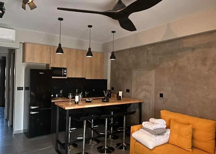 Old Cinema - Stylishly Decorated Retreat With Pool Or Jacuzzi By The Sea In The Heart Of βy Mana Gers Apartamento