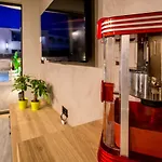 Appartement Old Cinema - Stylishly Decorated Retreat With Pool Or Jacuzzi By The Sea In The Heart Of βy Mana Gers *